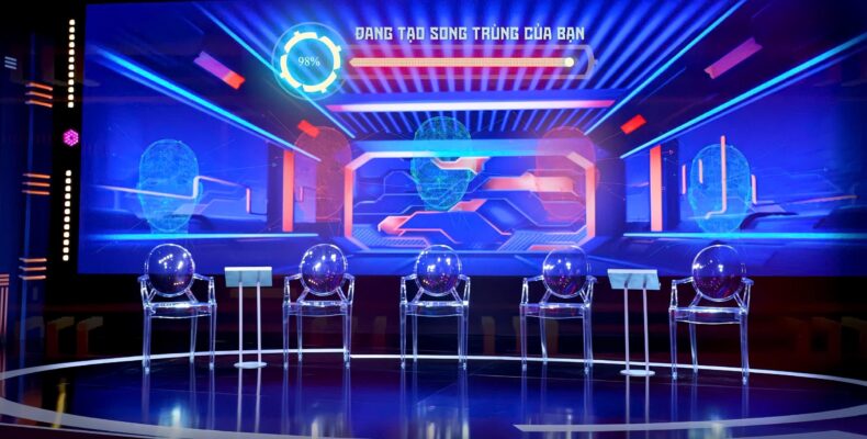 Chi tiết song trùng gợi mở sự xuất hiện của một bản sao chép vừa hoàn hảo vừa đáng ngờ. (Ảnh: FPT Play)