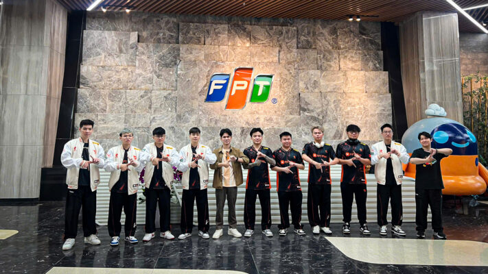 FPT x Flash trong chuyến làm việc và giao lưu cùng người hâm mộ tại trụ sở Tập đoàn FPT (Ảnh: FPT Play)